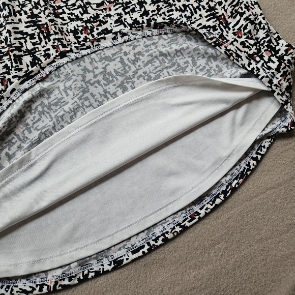 WHBM Abstract Print Sleeveless Shell Blouse, Size Large, EUC (Black, Ecru, Pink) - Picture 4 of 7